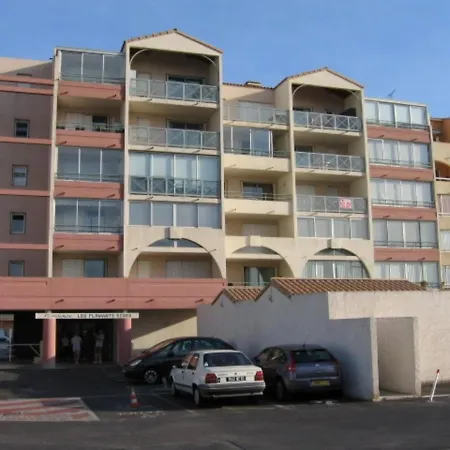 Appartement T2 Renove Avec Terrasse Et Parking A Sete, A 50m De La - Fr-1-472-140 Sète