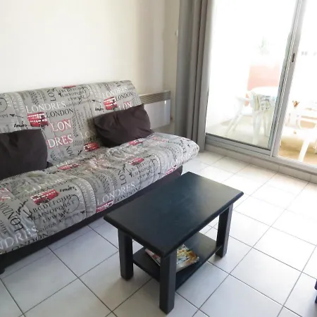 T2 Renove Avec Terrasse Et Parking A Sete, A 50m De La - Fr-1-472-140