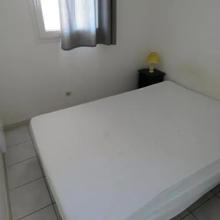 T2 Renove Avec Terrasse Et Parking A Sete, A 50m De La - Fr-1-472-140 Appartement Sète